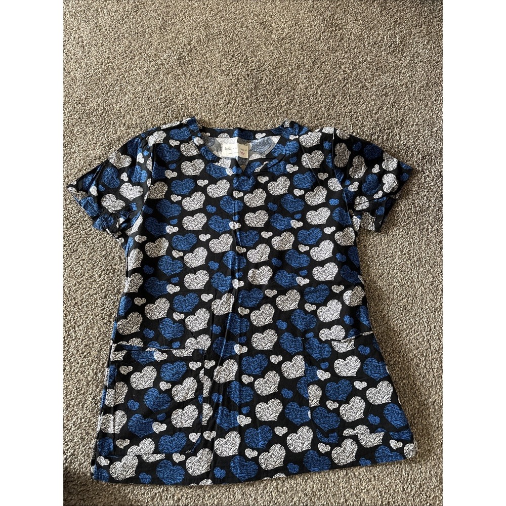 Women's Tasha + Me Blue, White, & Black Hearts V Neck Scrub Top Size Medium